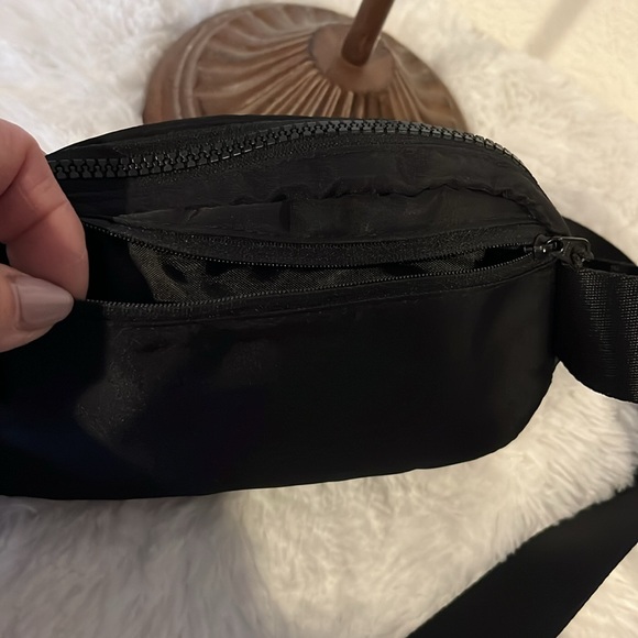 Lole unisex belt bag. - Picture 6 of 7